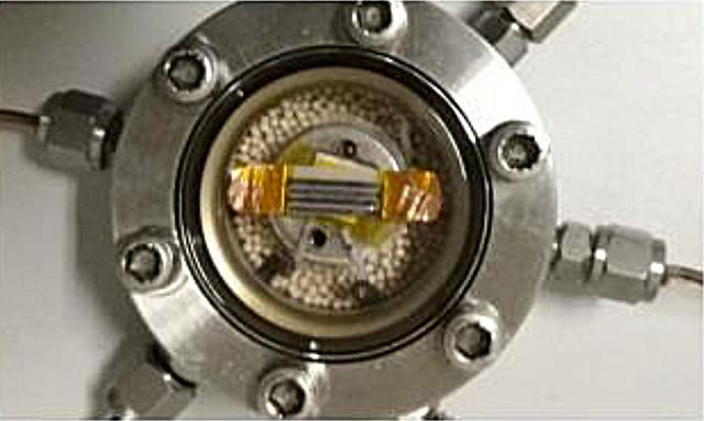 Battery samples in Raman spectroscopy experiments